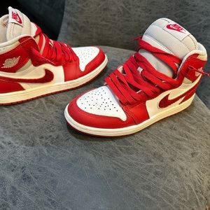 Nike Jordan 1 Retro OG Varsity Red Mids Size 3Y